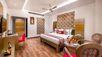 Executive Room, City View | Desk, laptop workspace, iron/ironing board (on request), WiFi (free)