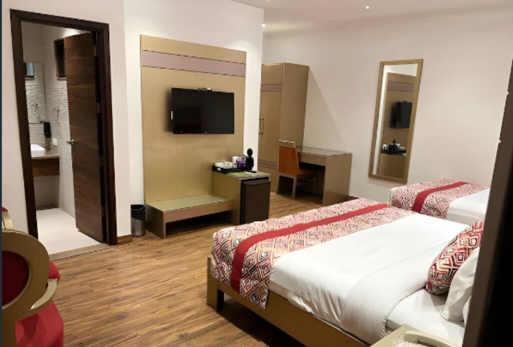 Desk, laptop workspace, iron/ironing board, free WiFi