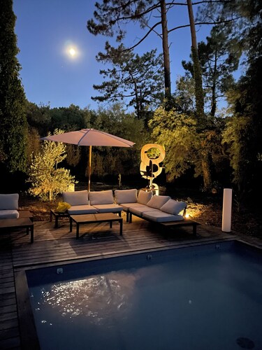 Family villa with pool and outbuilding, very large grounds