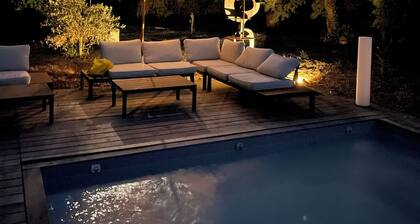 Family villa with pool and outbuilding, very large grounds