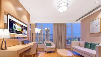 Premier Double Room, Partial Sea View | Living area