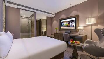 Superior Double Room, City View | In-room safe, laptop workspace, blackout drapes, soundproofing