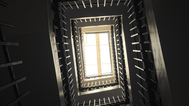 A stairwell with a skylight. - Curated modern studio in mombasa Nyali, 5 mins drive to nyali beach (Mombasa)