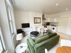 Unclassified image, 4 of 8, button - One bedroom flat in Notting Hill (Greater London)