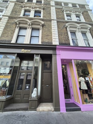 Exterior detail - One bedroom flat in Notting Hill (Greater London)