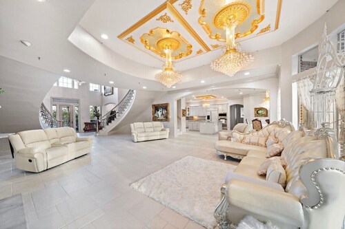 Private Luxury Estate Retreat 8 Acres Near Galveston and Houston
