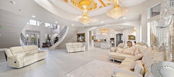 Private Luxury Estate Retreat 8 Acres Near Galveston and Houston