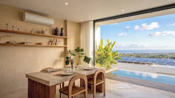 Villa de lujo, 2 habitaciones, balcón, vistas al mar | Comedor