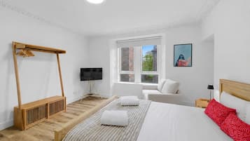 2 bedrooms, iron/ironing board, WiFi, bed sheets