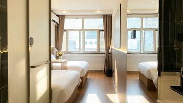 Twin Room | Desk, laptop workspace, free WiFi