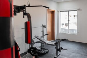 Fitness facility - 3-bed apmt - Lekki - AC, Swimming Pool, Gym, Workstn, PS5, 24/7 ElectricSecurity (Lekki)