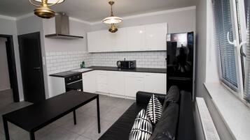 Deluxe Suite, Kitchen | Living area