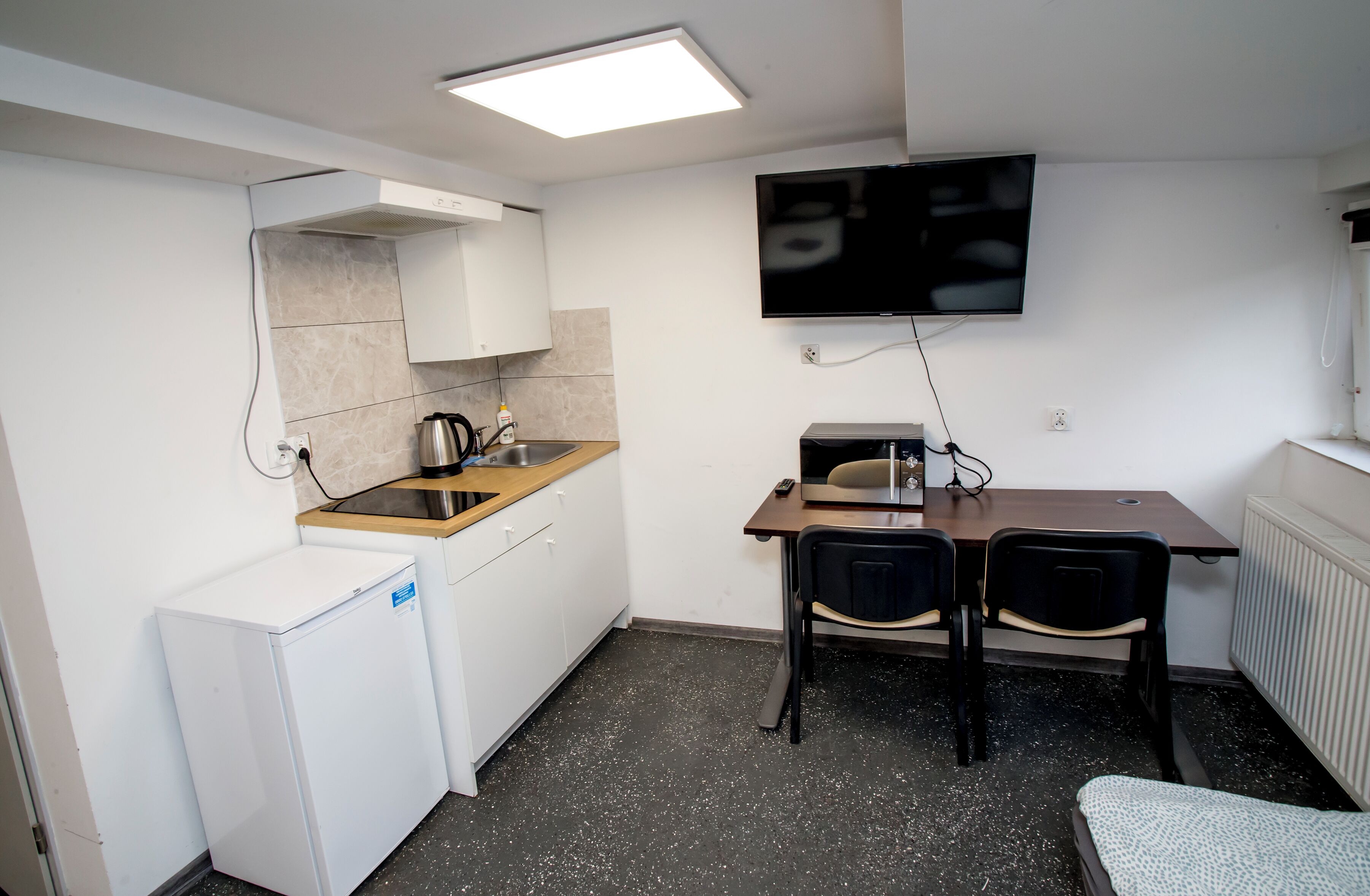 Economy Quadruple Room | Private kitchen | Fridge, microwave, cookware/dishes/utensils
