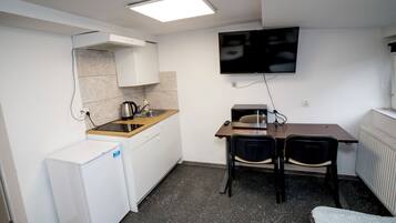 Economy Quadruple Room | Private kitchen | Fridge, microwave, cookware/dishes/utensils