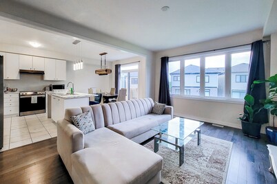 Spacious 4-bedroom house with AC in welcoming Caledonia