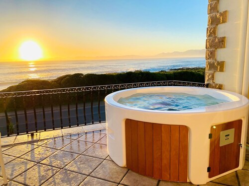 Casa Balena - The Seafront Whale House Experience