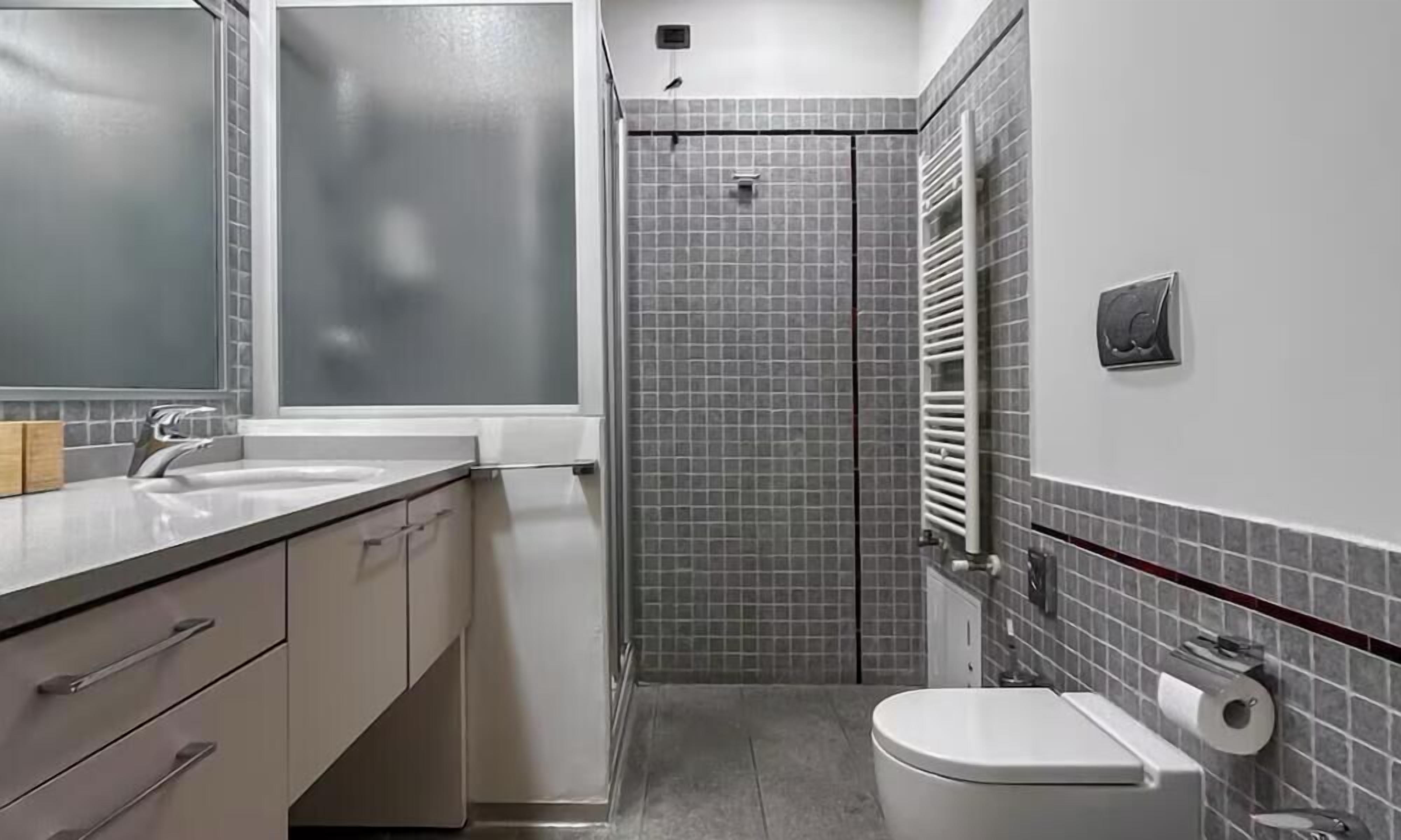 Dusche, Haartrockner, Bidet, Handtücher