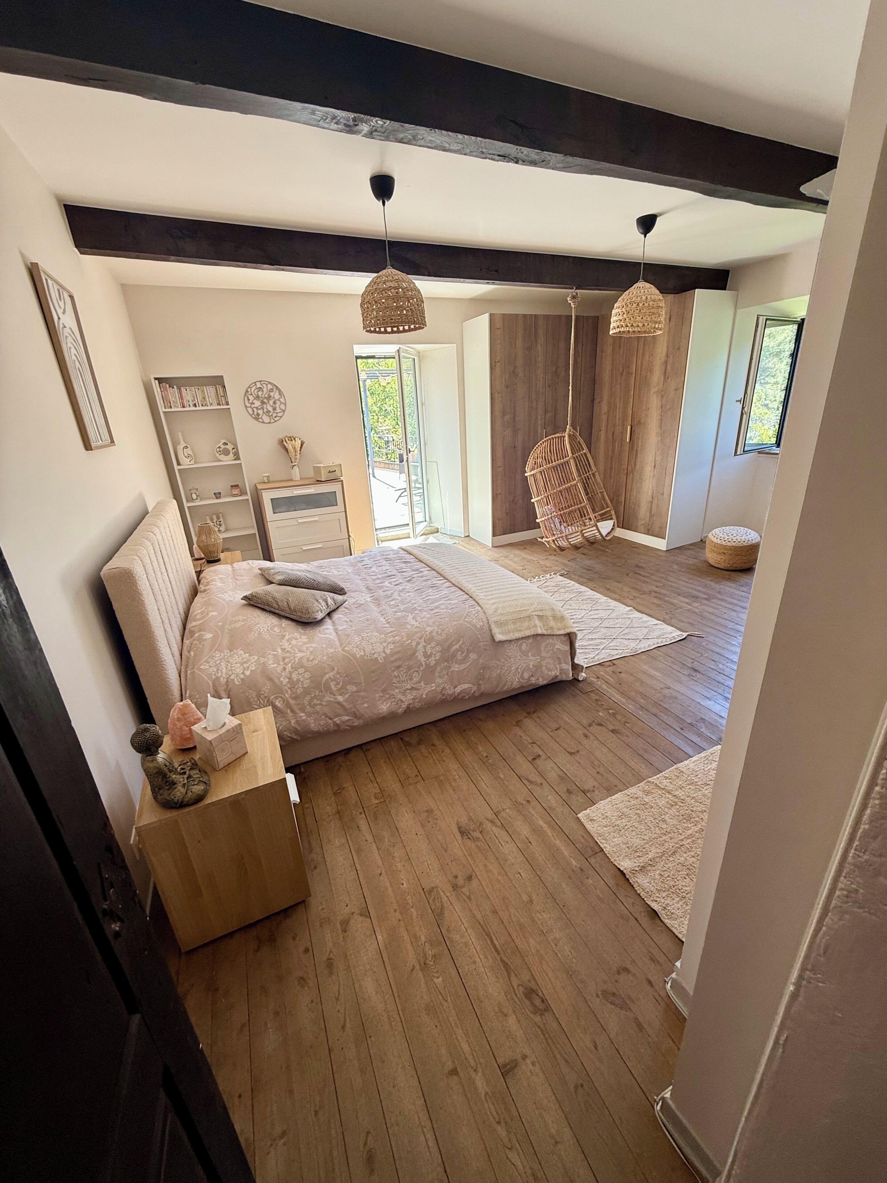 3 bedrooms, bed sheets