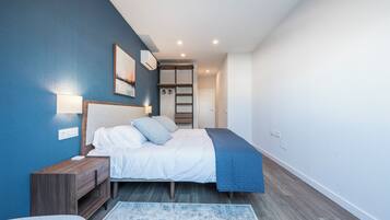 Deluxe appartement | Lakens van Egyptisch katoen, luxe beddengoed, een laptopwerkplek