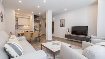Deluxe Apartment | Living area