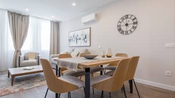 Deluxe Apartment | Dining