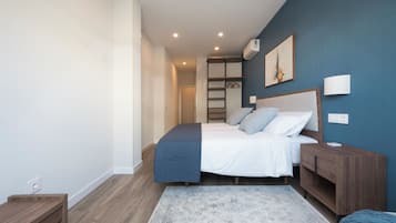 Deluxe Apartment | Egyptian cotton sheets, premium bedding, laptop workspace