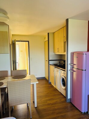 Dining - Vrbo Property (Saint-Raphaël)
