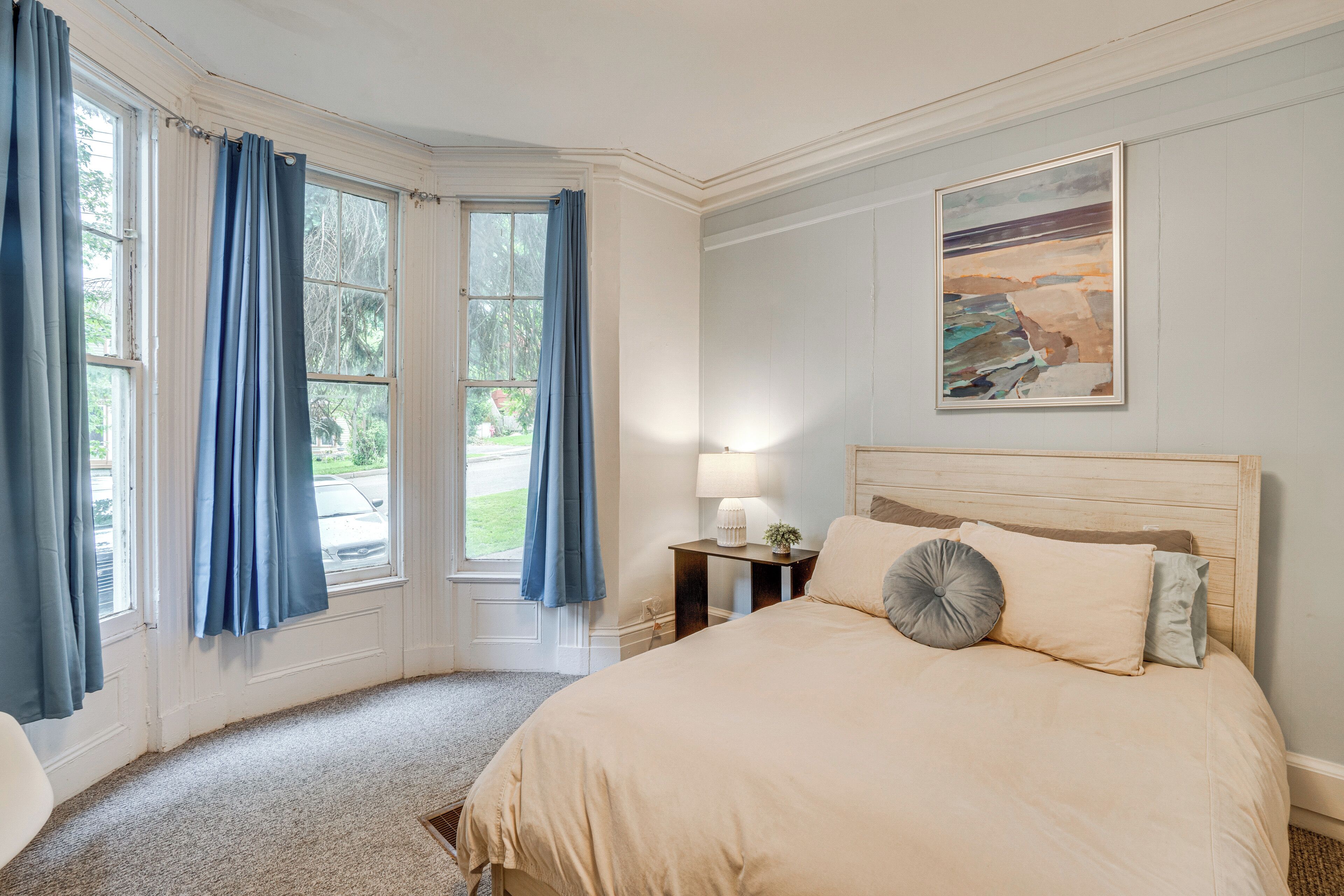 Bedroom 1 | Queen Bed