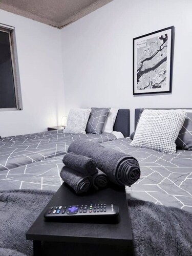 Central 2BR Apartment | Balcony & 3 Beds