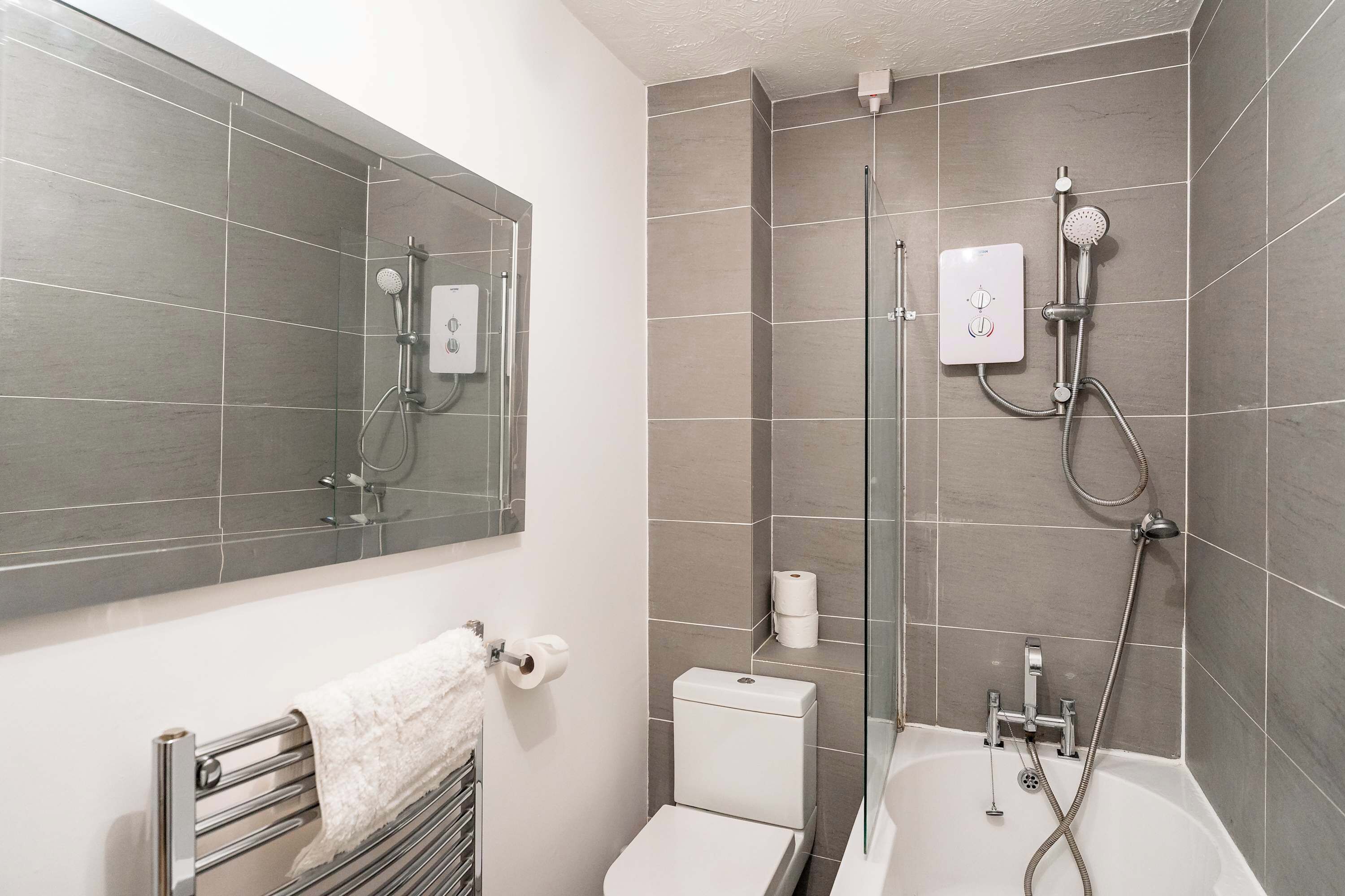 Shower, hair dryer, towels