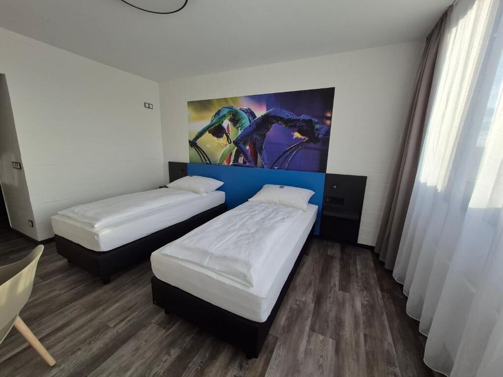 Standard-Doppelzimmer, Stadtblick | Schreibtisch, laptopgeeigneter Arbeitsplatz, Verdunkelungsvorhänge