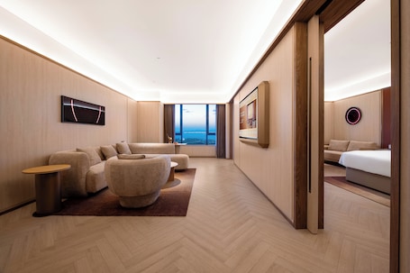 Luxury Suite, Bay View | Down duvets, free minibar, desk, laptop workspace