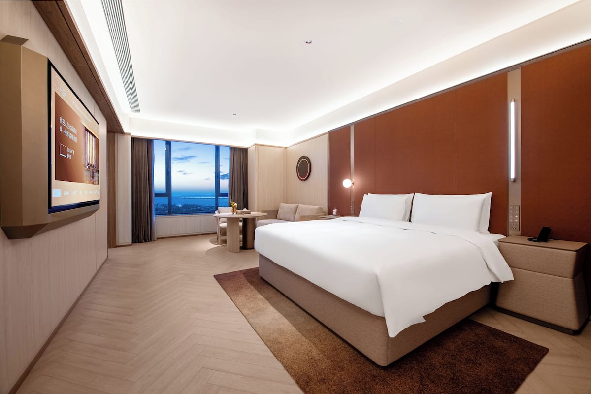 Suite Luxe, vue baie | Couette en duvet d'oie, articles gratuits dans le mini-bar, bureau