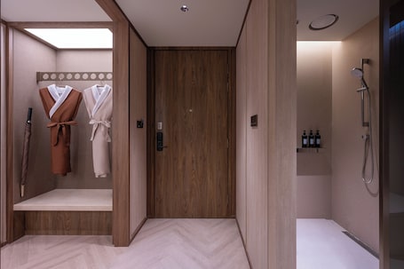 Twin Room, City View | Bathroom | Free toiletries, hair dryer, slippers, towels. Crystal Hotel Qingdao Mall of Splendors
