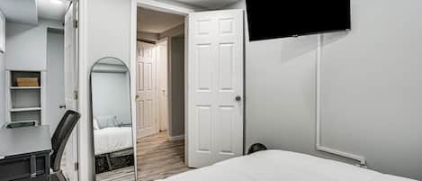 Iron/ironing board, internet, bed sheets