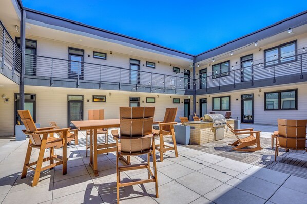A courtyard with outdoor furniture, a grill, and a pool. - Long-Term Stay in Denver! Dog-Friendly Studio (Denver)