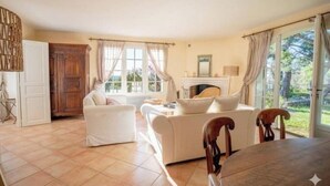Living area - Villa la grive sea view swimming pool land 5500m² absolute calm (Provence-Alpes-Côte d'Azur)
