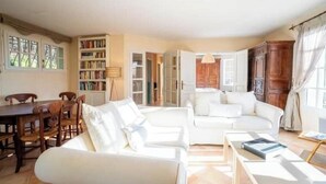 Living area - Villa la grive sea view swimming pool land 5500m² absolute calm (Provence-Alpes-Côte d'Azur)