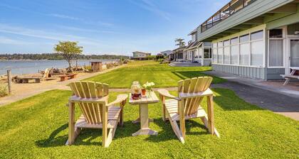 Beachfront Oasis! Lummi Island Family Getaway