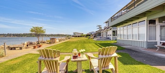 Beachfront Oasis! Luxe Lummi Island Retreat