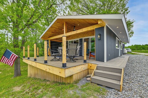Couple’s Retreat w/ Water Access to Lake Champlain