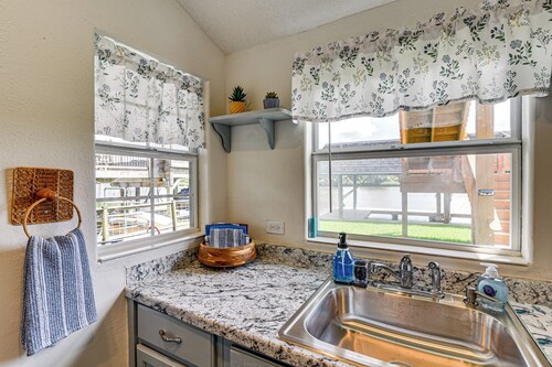 Waterfront Studio w/ Dock, 8 Mi to Kemah Boardwalk