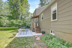Outdoor dining - Great for Families! Independence Getaway w/ Yard (Independence)