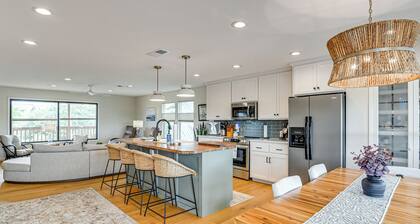 Elegant Waterfront Retreat w/ Dock in Dickinson