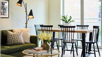 Apartment | Dining
