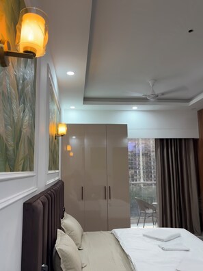 Room - The Arlo Northeye 649 | Couple Friendly Stay in central Noida | Self Check-in (Noida)