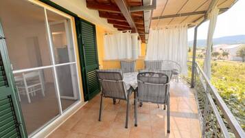 Apartment (One bedroom apartment with sea view () | Balcony