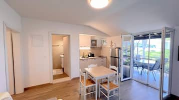 Apartment (One bedroom apartment with sea view () | Living room