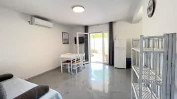 Apartment (One bedroom apartment with sea view () | 4 bedrooms, WiFi (free)