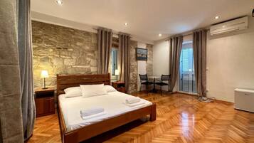 7 habitaciones y wifi gratis